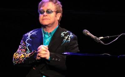 Элтон Джон приехал к больным детям в Ереван