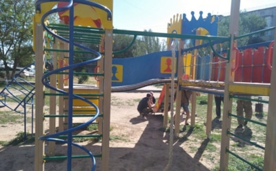 Власти сурово проучили россиянку за претензии к детской площадке