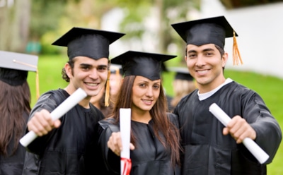 7 звезд с самыми неожиданными дипломами