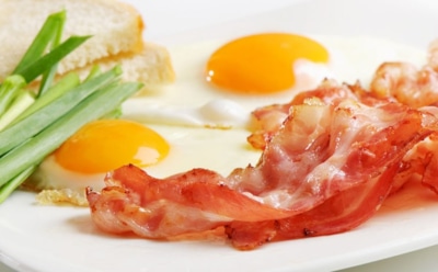 Диетологи убеждены во вреде яичницы на завтрак