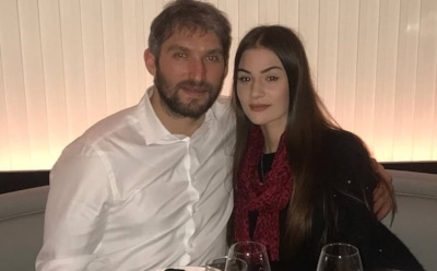 Жена Овечкина подтвердила беременность новым фото с мужем