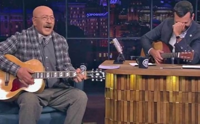 Розенбаум исполнил на гитаре песни рэпера Face и Элджея