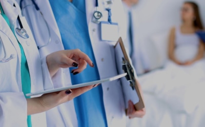 Одежда врачей влияет на мнение пациентов о лечении