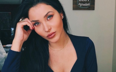 «Бразильская Меган Фокс» сразила пользователей сексуальным снимком в бассейне