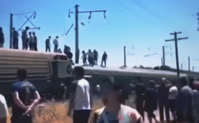 Очевидцы сняли потерпевший крушение пассажирский поезд из Астаны