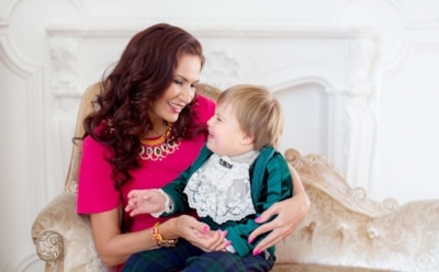 8 звезд, которые растят особенных детей