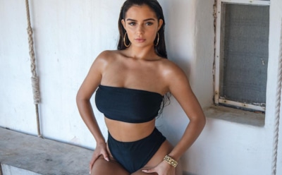 Деми Роуз похвасталась пышной грудью на отдыхе в Испании