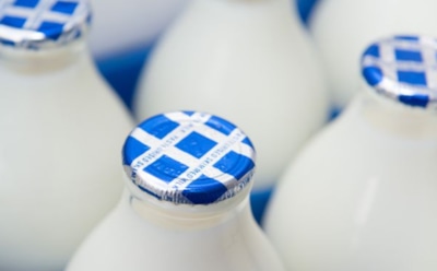 Ученые признали молоко в полиэтиленовой таре опасным