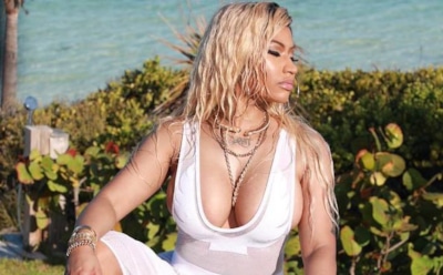 Ники Минаж похвасталась пышными формами на сексуальном фото