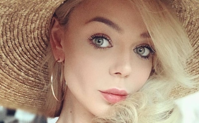 Алина Гросу похвасталась стройной фигурой в черном купальнике