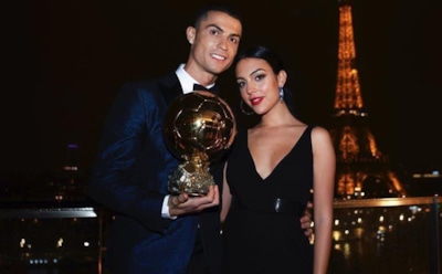 Возлюбленная Роналду показала сексуальную фигуру на обложке журнала