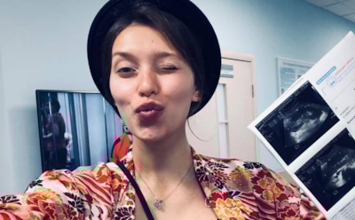 «Какие черешни»: Регина Тодоренко показала пышную грудь на даче