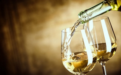 Ученые выяснили, какой напиток делает женщин счастливыми