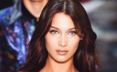 Белла Хадид украсила обложку глянца фотографией топлес