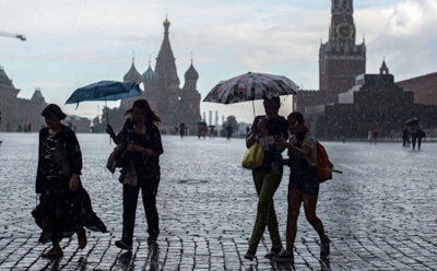 Погода в Москве: синоптики предупредили о грозе и граде в выходные