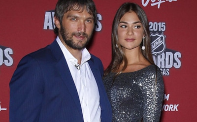 Беременную жену Овечкина раскритиковали за высокие каблуки