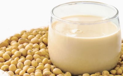 Ученые из Франции заявили о смертельной опасности соевого молока для детей