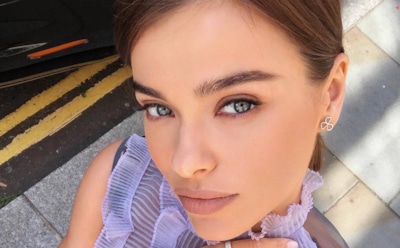 Елена Темникова показала аппетитную фигуру в оранжевом купальнике