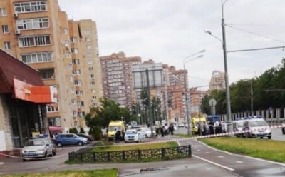 В Москве мужчина взял в заложники продавщицу и потребовал крупный выкуп