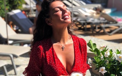 Седокова выложила видео соблазнительного танца в облегающем платье