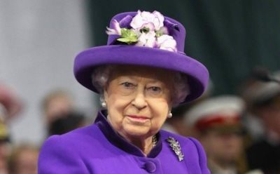 Королева Великобритании отказалась от операции