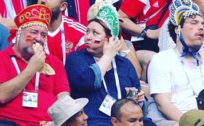 Ставших мемами болельщиков в кокошниках пригласили на матч с Хорватией