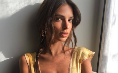 Эмили Ратаковски похвасталась пышными ягодицами на яхте