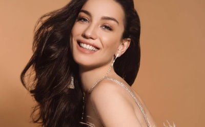 Виктория Дайнеко надела черный пиджак на голое тело