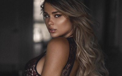 Анастасия Квитко показала мокрую грудь в откровенном видео