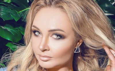 Дарья Пынзарь показала красивые формы в нижнем белье на кухне