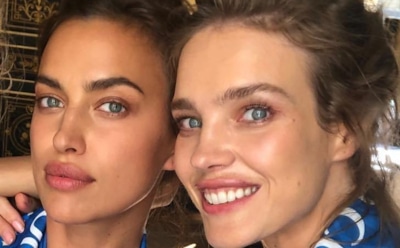 Ирина Шейк и Наталья Водянова обнажили грудь в поддержку российских футболистов