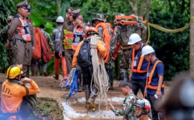 В Таиланде родителям запретили обнимать спасенных из пещеры детей