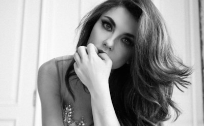 Экс-солистка группы «Винтаж» Анна Плетнева похвасталась идеальной талией