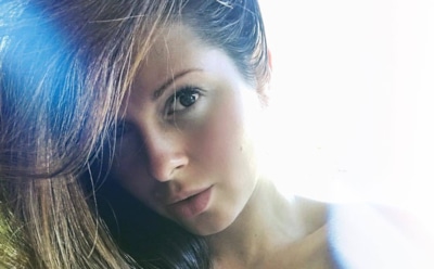 Беременная Нюша приостановила гастроли и улетела в Испанию