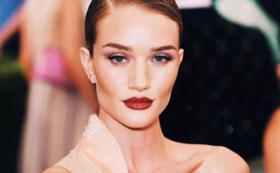 Невеста Стэтхэма эпатировала откровенными фотосессиями в нижнем белье