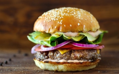 Названа неожиданная опасность бургеров