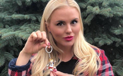 Анна Семенович подразнила критиков снимком в сексуальном бикини