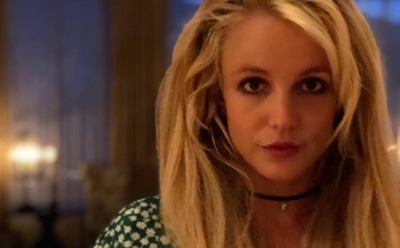 Бритни Спирс случайно оголила грудь на концерте