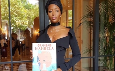 Наоми Кэмпбелл вышла в свет в полупрозрачном платье с глубоким декольте