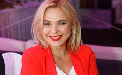 Пелагея похвасталась объемным бюстом на дне рождения Агутина