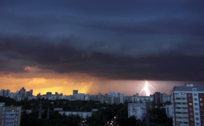 Погода в Москве: синоптики сообщили о ливнях и грозах 18 июля