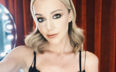 Юлианна Караулова показала стройное тело в купальнике