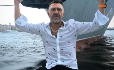 45-летний Сергей Шнуров пробежал на марафоне 10 км и схватился за сигарету