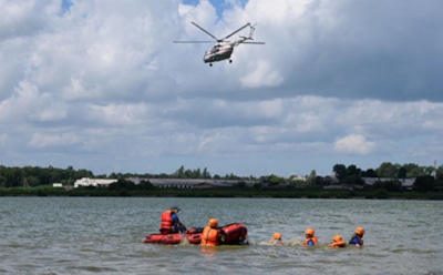 В Хакасии опрокинулся катамаран с шестью людьми на борту