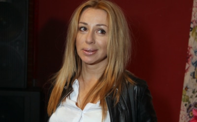 53-летняя Алена Апина похвасталась внушительным бюстом