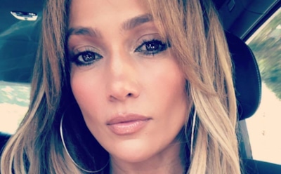 Дженнифер Лопес отпраздновала 49-летие в бикини