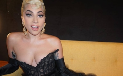 Леди Гага показала аппетитную фигуру в намокшем платье