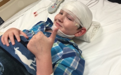 В США 12-летний мальчик «окаменел» из-за редчайшей болезни