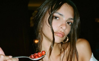 Эмили Ратаковски поразила фанатов танцами в бикини