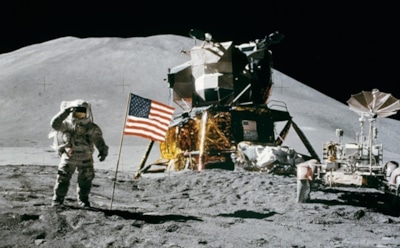 Половина россиян считает высадку американских астронавтов на Луну фейком